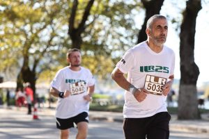 Μικροί δρομείς, οικογένειες, μωρά και ΑμεΑ γέμισαν με χαμόγελα το Ioannina Lake Run