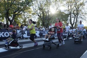 Μικροί δρομείς, οικογένειες, μωρά και ΑμεΑ γέμισαν με χαμόγελα το Ioannina Lake Run